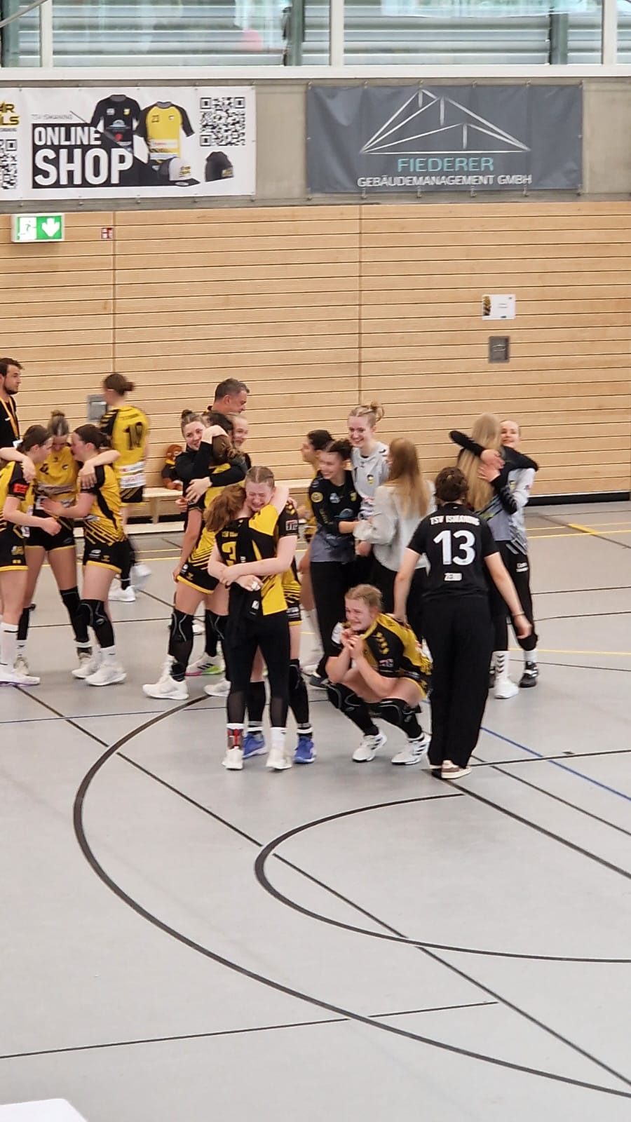 TSV Ismaning A-Jugend &mdash; Jubel nach dem Schlusspfiff